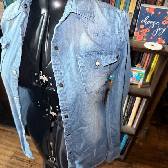 Rock+Roll Cowgirl distressed button down S denim western shirt - Picture 2 of 4